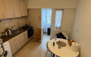 Apartament 2 camere decomandat – zona Capitol, Str. Mircea cel Bătrân - Poză 3