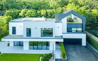 Vila superba la liziera padurii | Iancu Nicolae | Brtitish School | - Poză 1