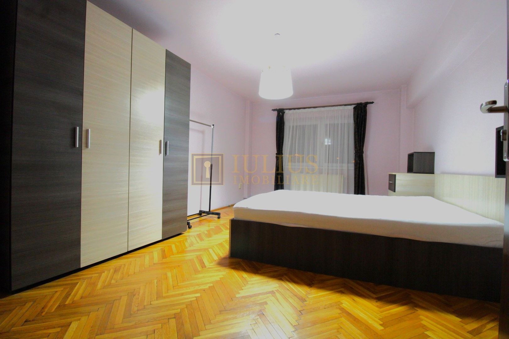 Complex, 4 camere, centrală proprie, aer condiționat - Poză 4