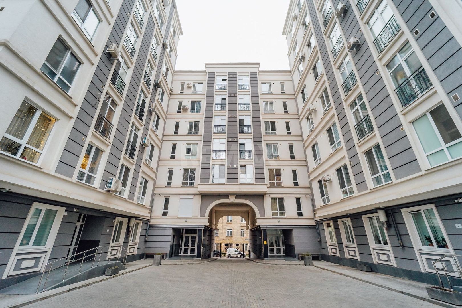 Apartament cu 2 camere, Centru - Poză 1
