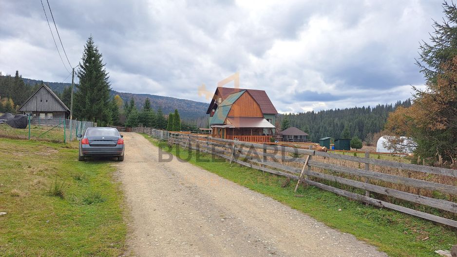 Proprietate unica! Teren generos cu iesire la lac! - Poză 7