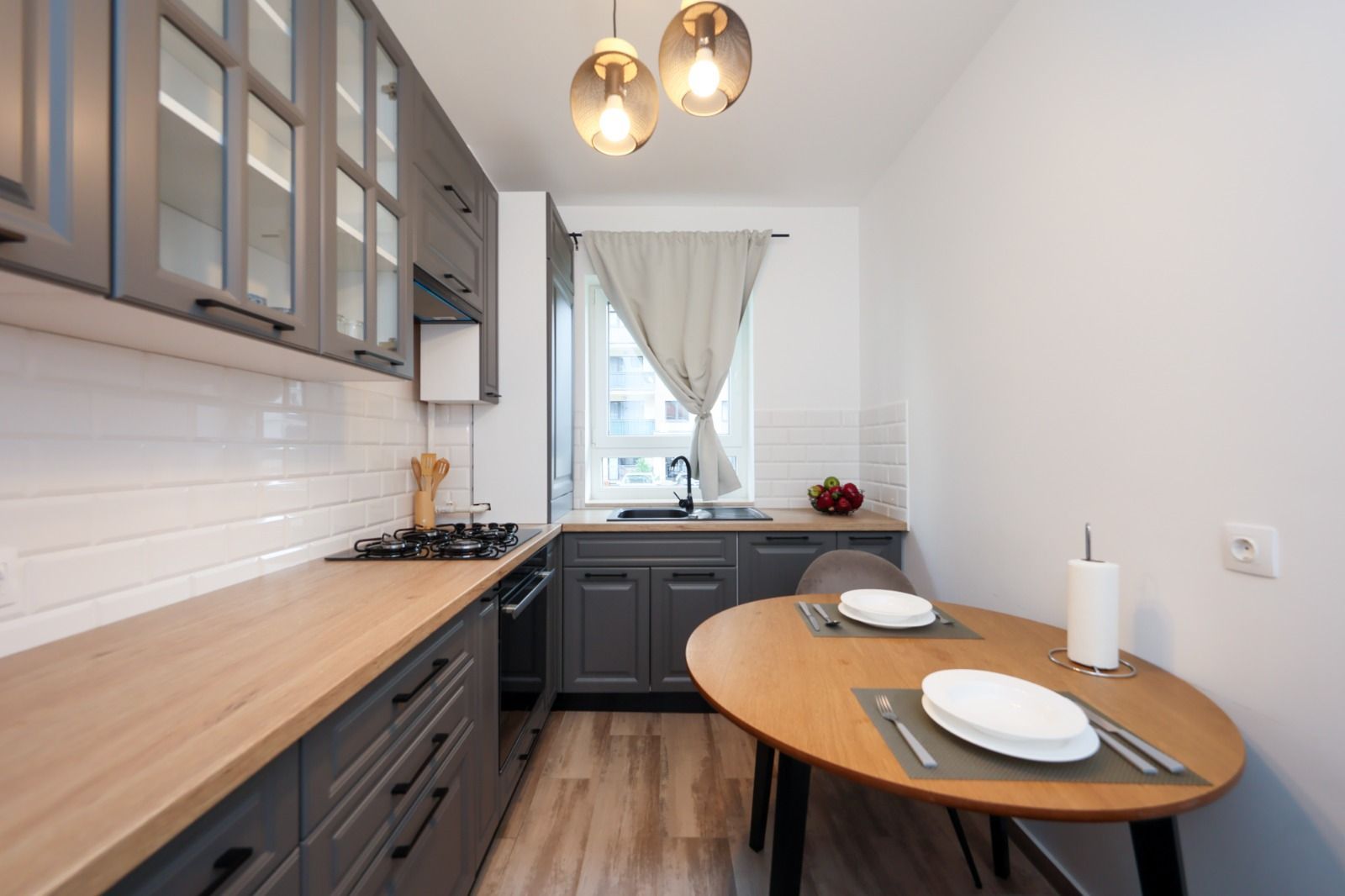 Garsonieră 39 mp Decomandată | Mobilată Modern | Tractorul – Coresi Mall - Poză 1