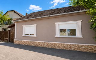 CASA RENOVATA DE VANZARE, SALONTA - Poză 2