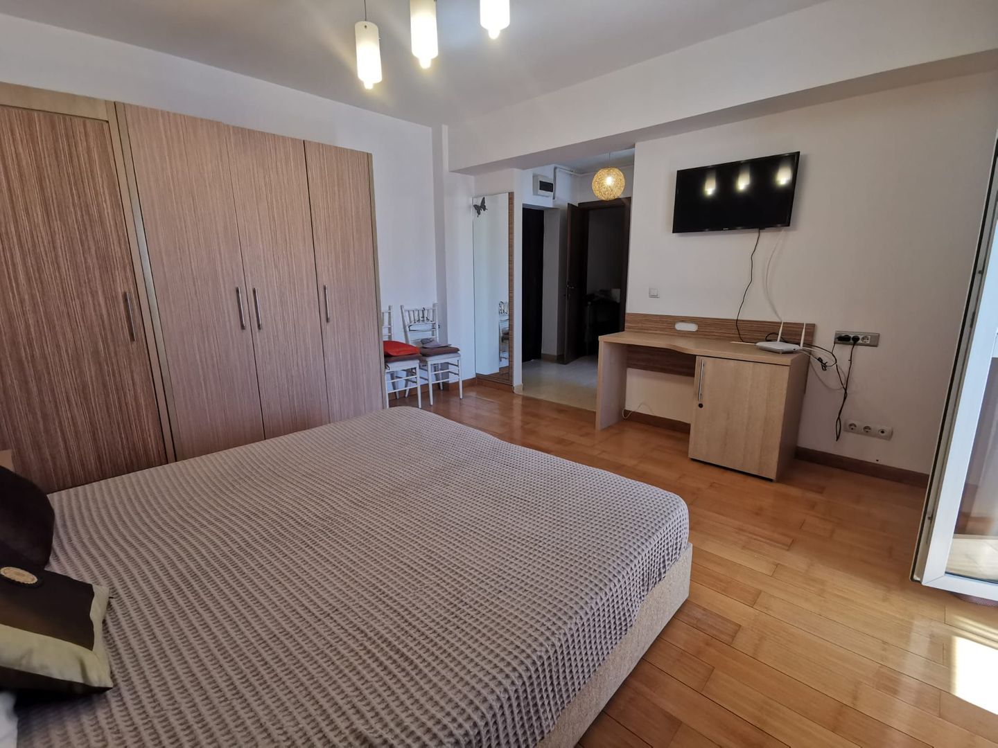 Garsoniera spatioasa mobilata si utilata - Poză 2