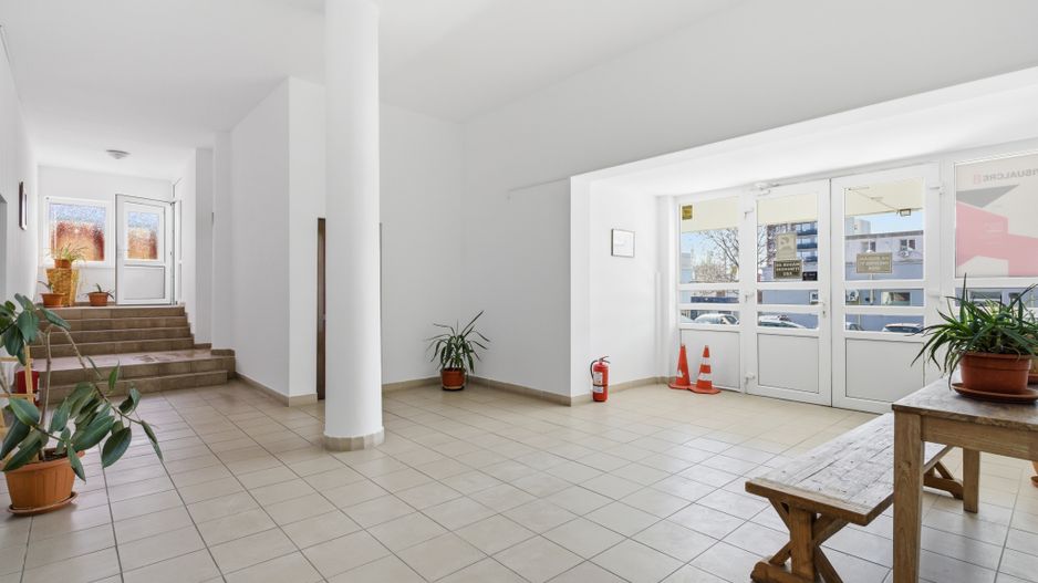 FALEZA NORD cladire multifunctionala 4600 mp cu acces din Bdul Mamaia! - Poză 10