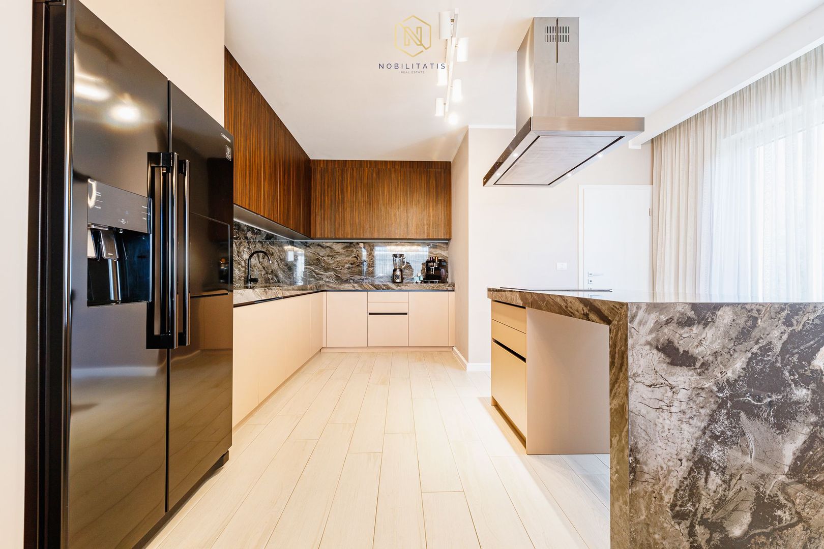 O Capodoperă Arhitecturală, Oferind Eleganță și Confort - Dumbravita - Poză 4