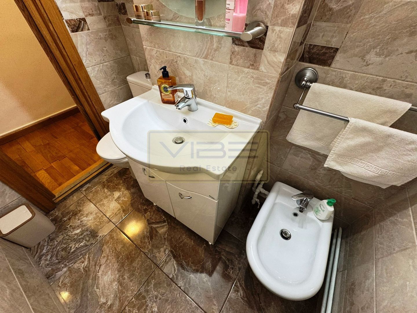 Apartament 3 camere 2 bai central Rond Podu Ros - Poză 19