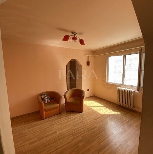 Apartament 3 camere de vanzare - Poză 1