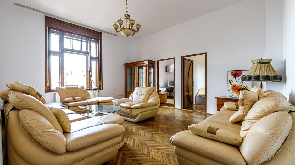 Apartament în Palatul Bohuș, lângă Teatrul de Stat. - Poză 2