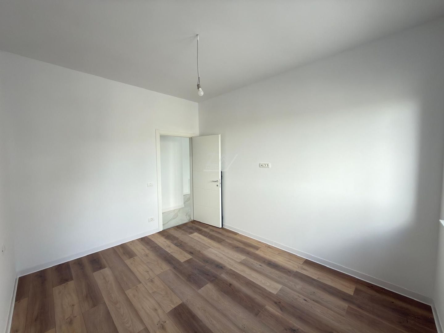 Bloc finalizat. Spatiu de depozitare. Loc de parcare. Clima - Poză 8