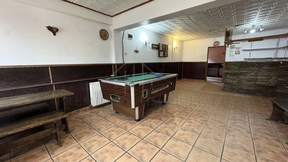 Casa + Spațiu comercial de vânzare în Onesti - Poză 13