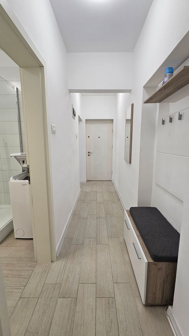 Piata Tractorul garsoniera in bloc vila, complet renovata - Poză 5