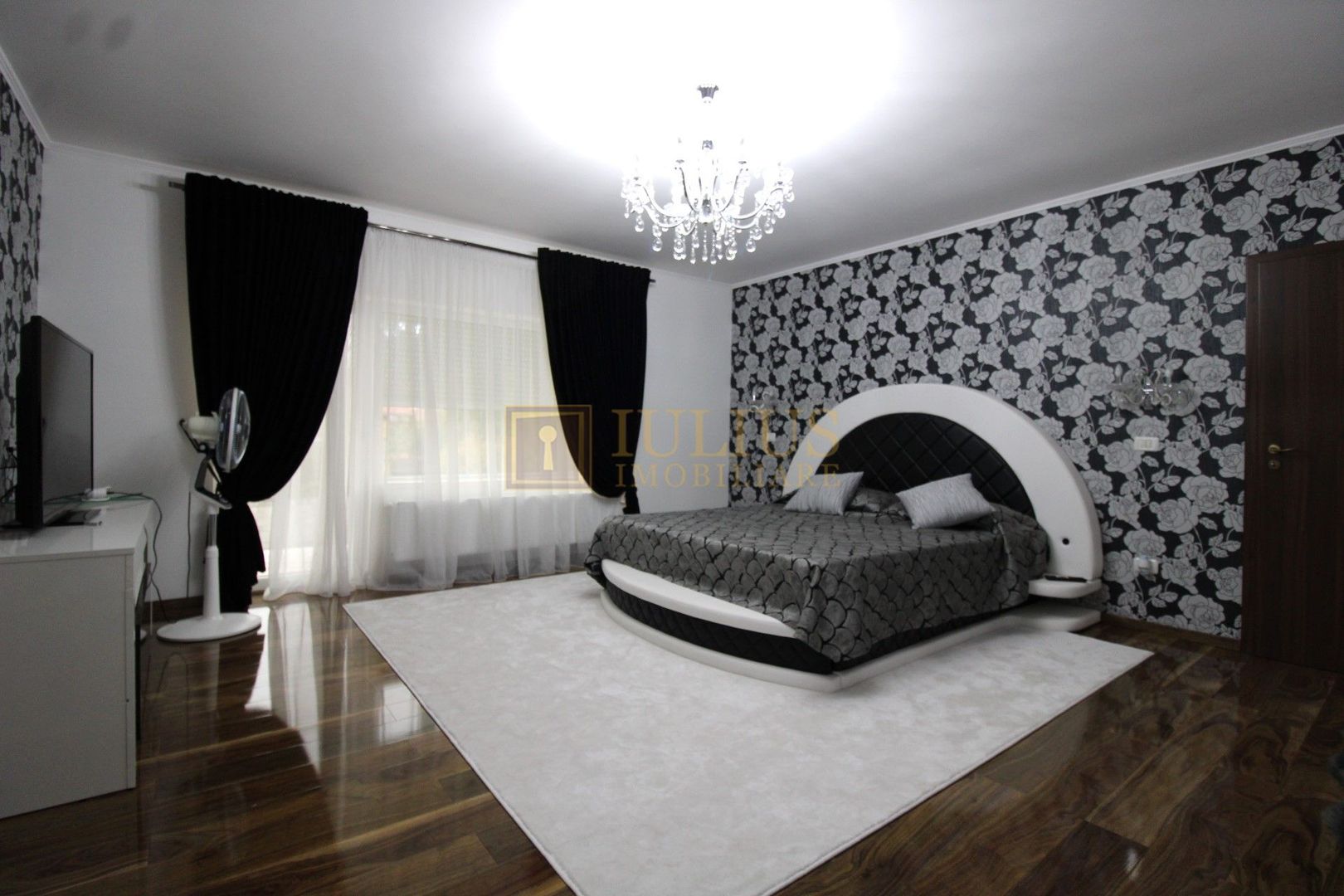 Sat Giroc, ideal pentru diverse afaceri sau pentru locuit. - Poză 12