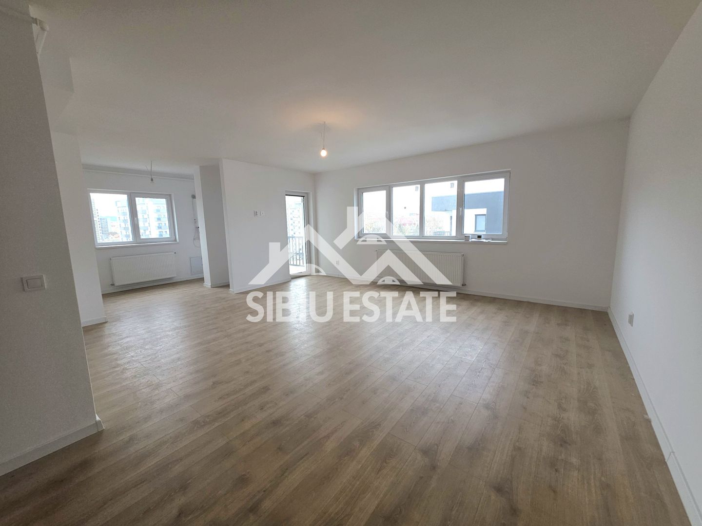 Apartament 4 camere, 2 bai bloc nou cu lift si parcare - Poză 2