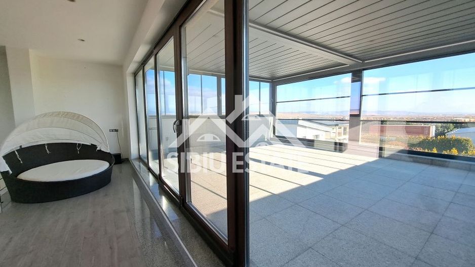 Casa cu 4 garaje, terase panoramice, teren mare - Poză 2