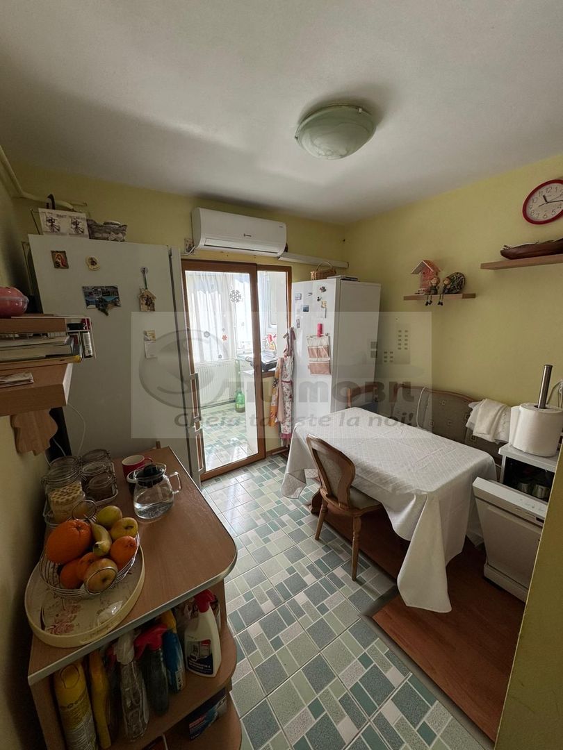 Apartament cu 3 camere – 71 m.p.- Nicolina 2, geam la baie - Poză 6