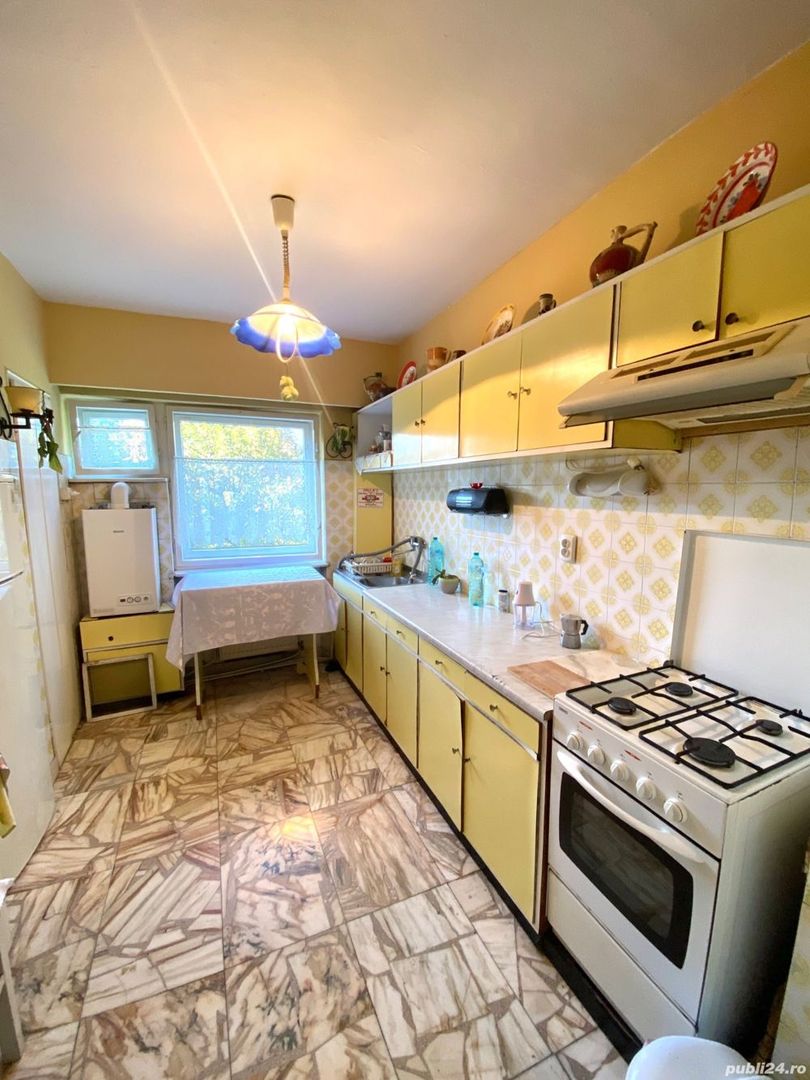 Apartament ultracentral 4 camere cu loc de parcare privat - Poză 5