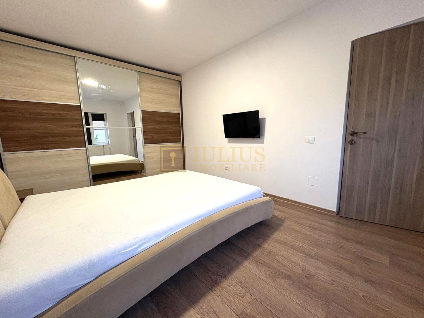 Apartament la curte, 2 băi, loc de parcare, zona linistita, dressing - Poză 4