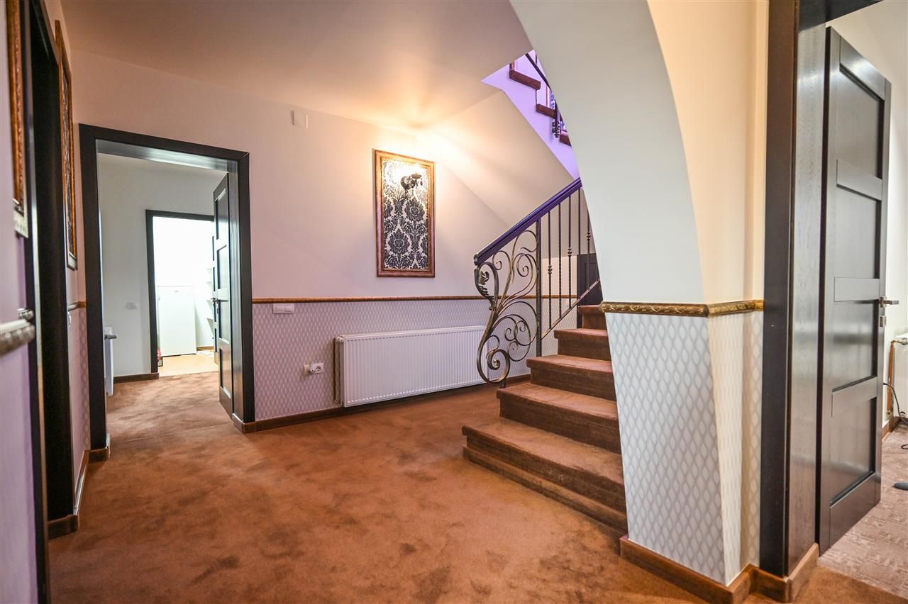 Somptuozitate in stil modern, 2 garaje, 3 terase, totul pe 1.000 mp teren - Poză 52