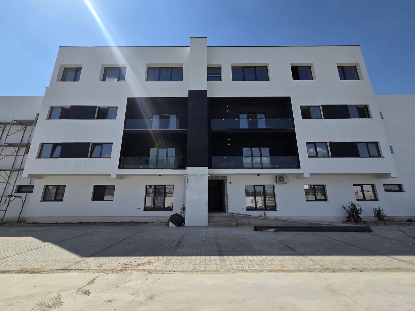 Apartament 3 Camere cu gradiina 80 mp | Tunari - Poză 1
