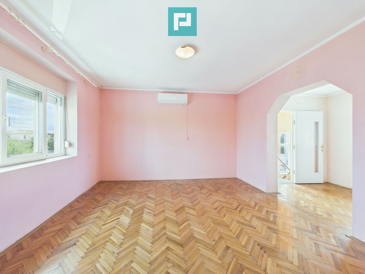 Casă cu 7 camere, ideală pentru familie, Grădiște - Poză 5