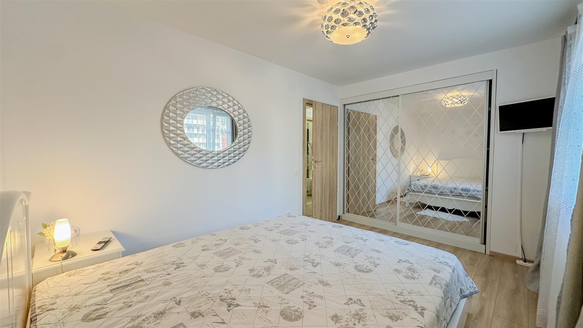 Apartament superb 2 camere + parcare Urban Coresi - Poză 6