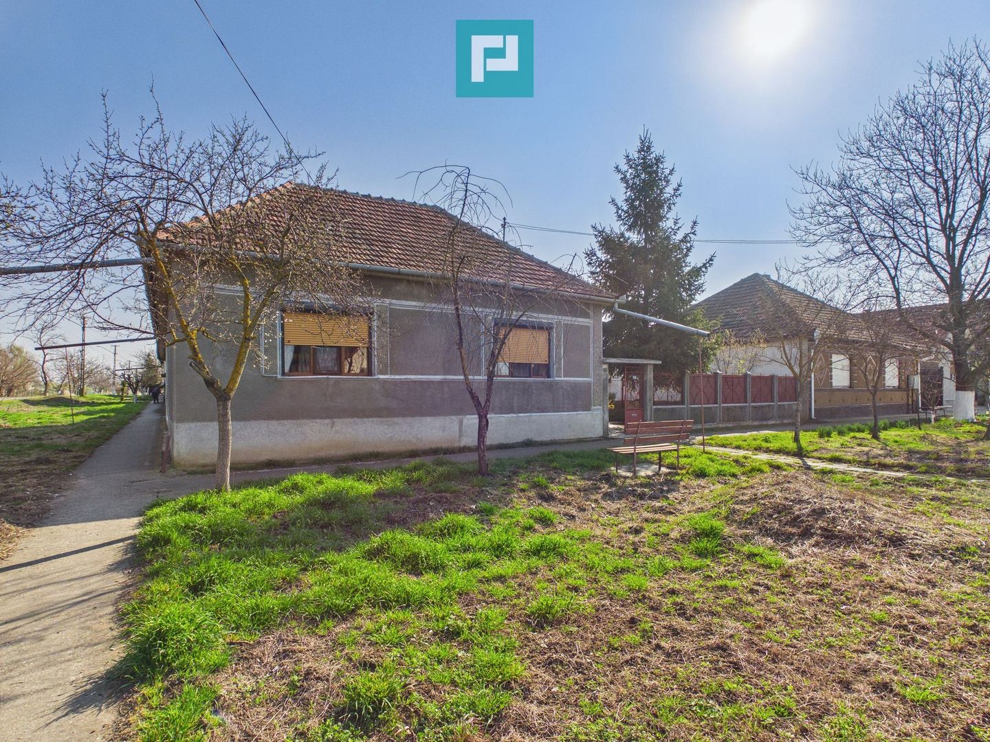 Casă cu 3 camere din văiugă în Macea - Poză 11