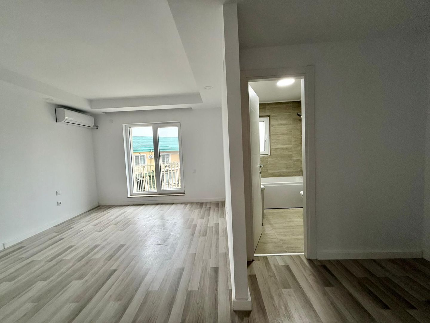 Cosmopolis - Vila N cu 2 Dormitoare si gradina proprie - Poză 4