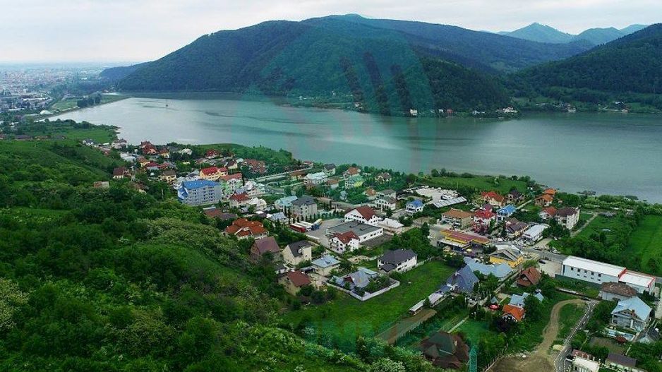 Vila spatioasa in zona exclusivista a orasului Piatra Neamt - Poză 4