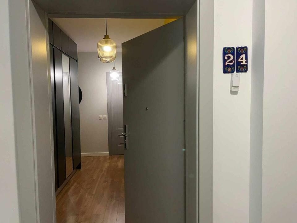 Unic! Apartament 5 camera si curte de 210 mp, central - Poză 9