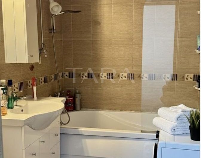 Apartament cu 3 camere în curte privată, zona Vivo. - Poză 4