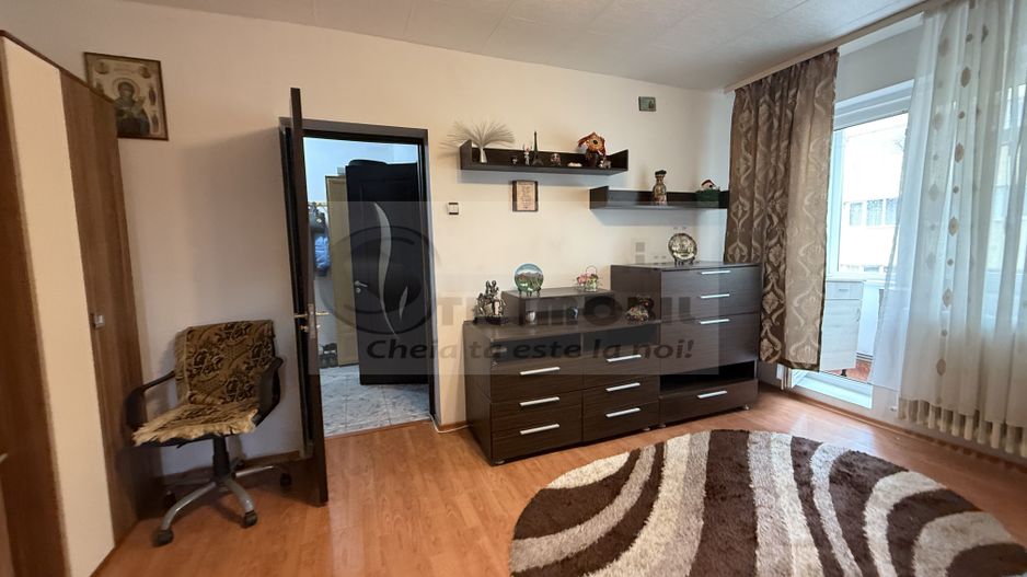 2 CAMERE TATARASI SCOALA 4 IONET TEODOREANU , GEAM LA BAIE, CENTRALA. - Poză 3