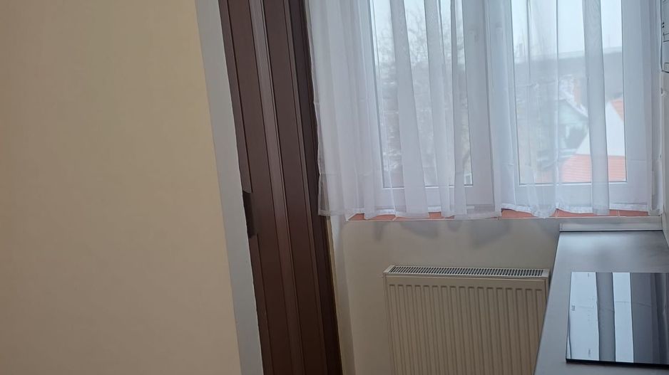 Apartament 2 camere, decomandat - Poză 2