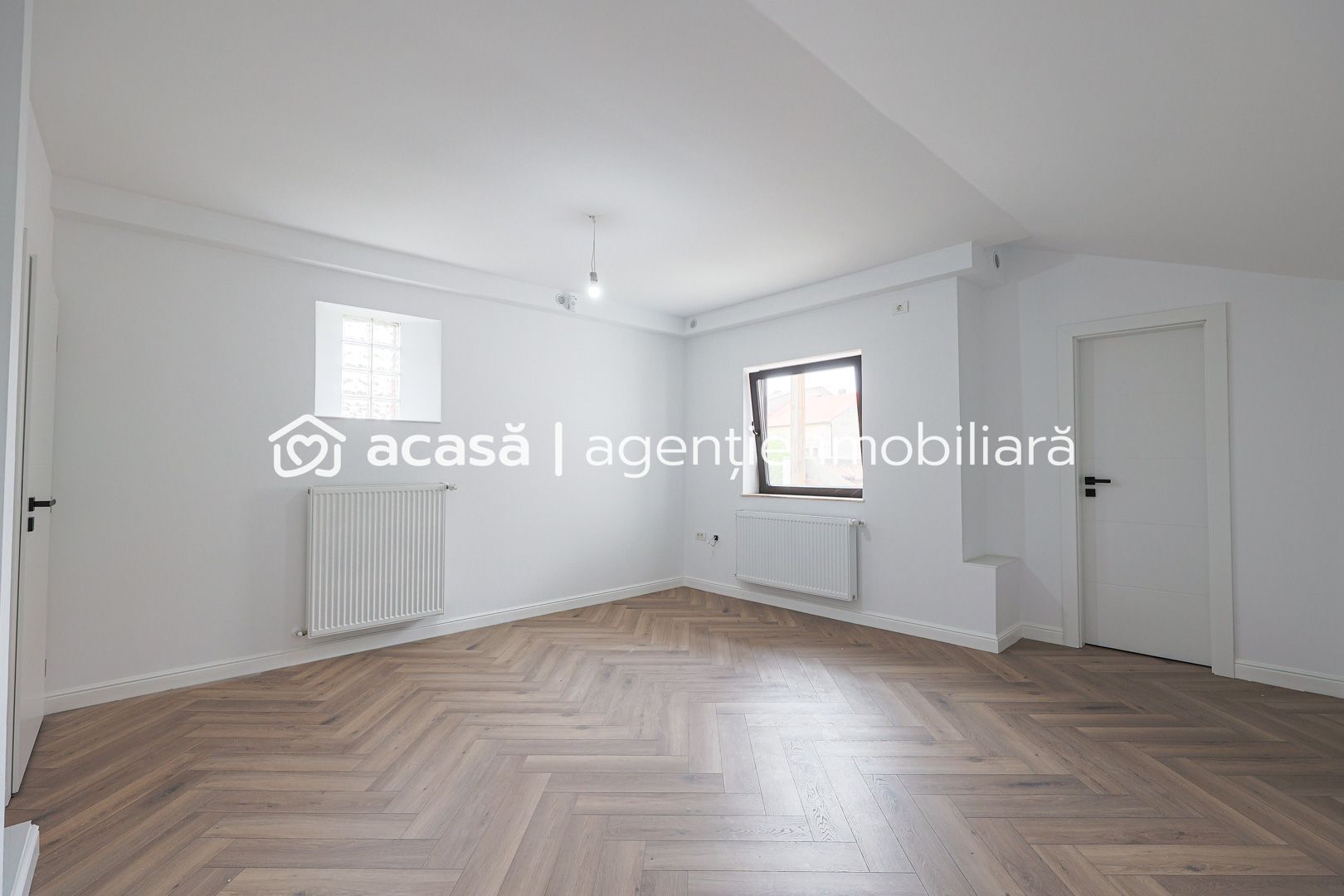 VANDUT! 3 camere amenajat, Finisat premium. - Poză 2