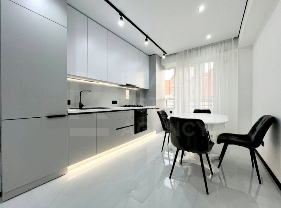 Chirie, apartament, 3 cameră, strada Liviu Deleanu, Buiucani - Poză 1