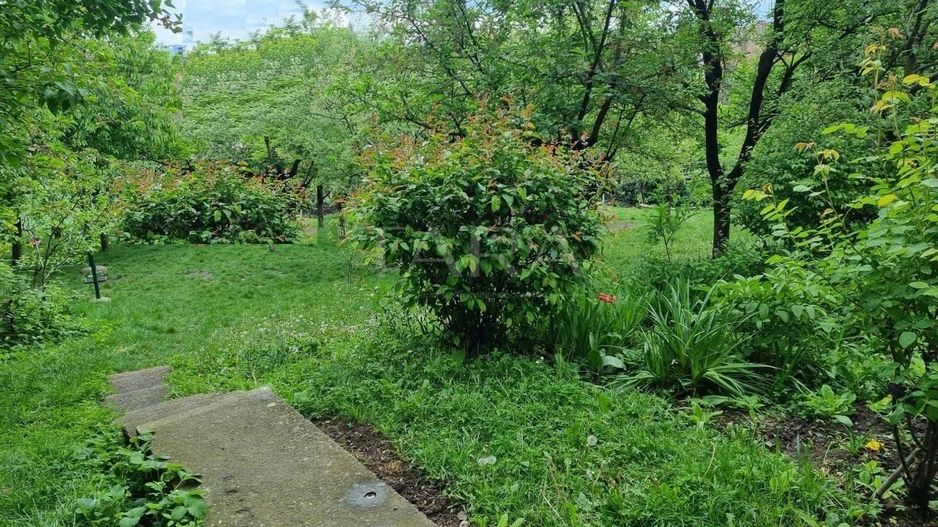 Ultracentral, 3 camere în vila interrbelica, cu grădină si curte! - Poză 1