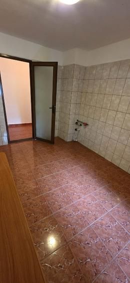 Apartament  4 camere decomandat- Craiovita Noua, zona Scoala 34 - Poză 7