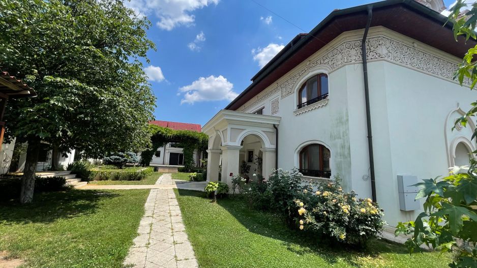 Domeniu vila Balotesti 4000 mp teren 60 m deschidere lac - Poză 5