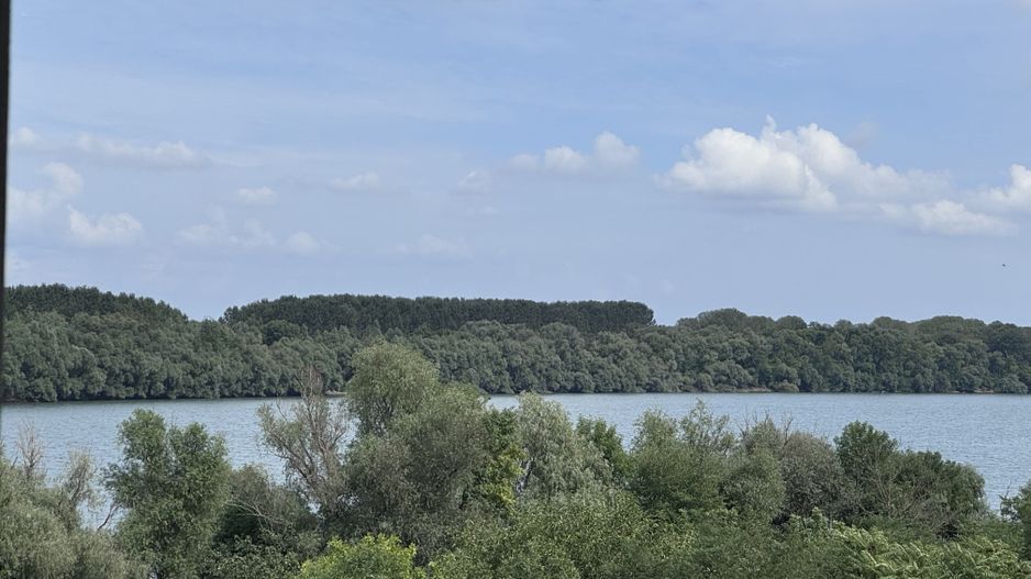 Hotel 25 camere 100 m deschidere DELTA DUNARII teren 12000 mp acces auto - Poză 7