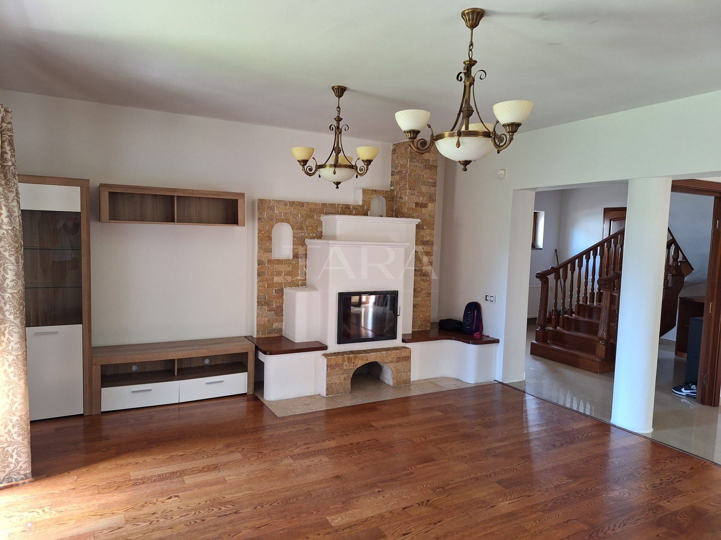 Casa deosebită în Europa – stil clasic, terase și grădină amenajata - Poză 1