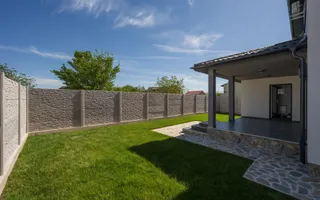 CASA TIPLA, Racordata! Cu un DORMITOR la PARTER ! Domnești! - Poză 22