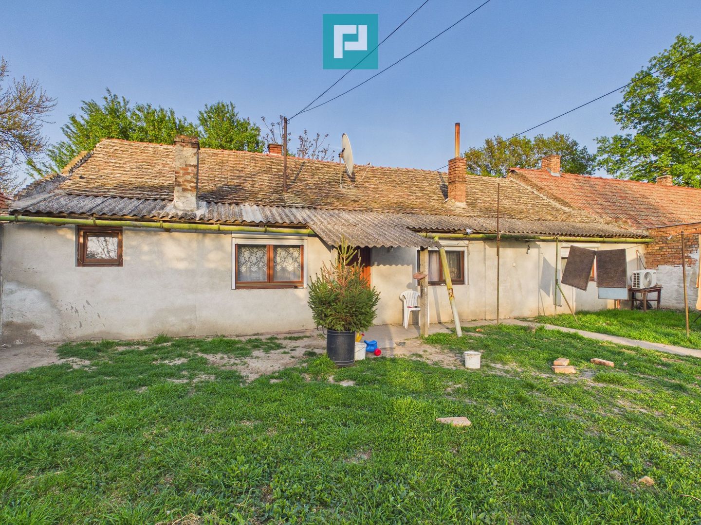 Casă cu 2 camere și 500 mp teren în Oroshaza - Poză 1