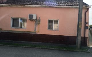 BRASADAS vinde casă 4 cam zona UNIO pentru două familii. - Poză 1