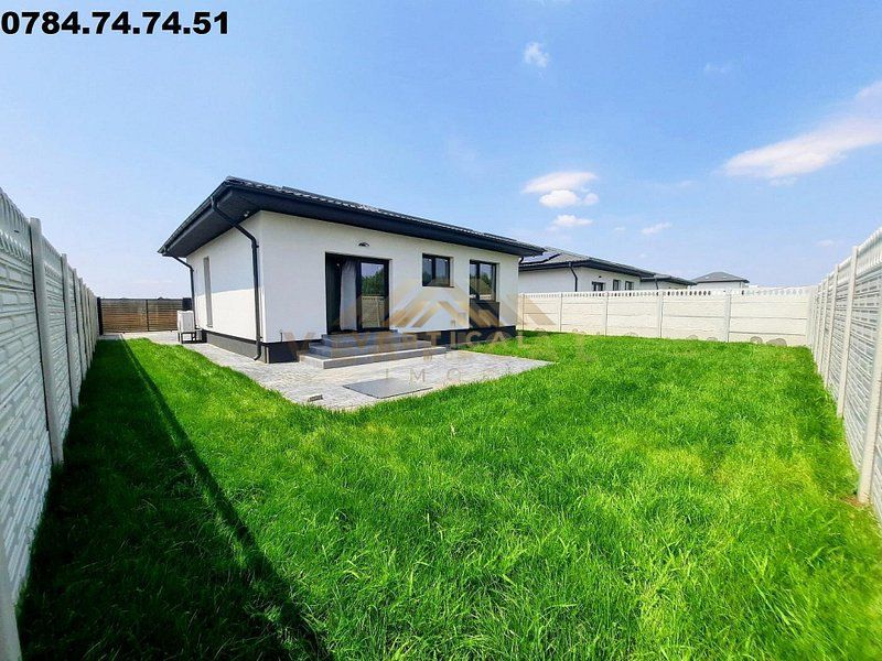 Casa cu panouri fotovoltaice - comuna Berceni - Poză 1