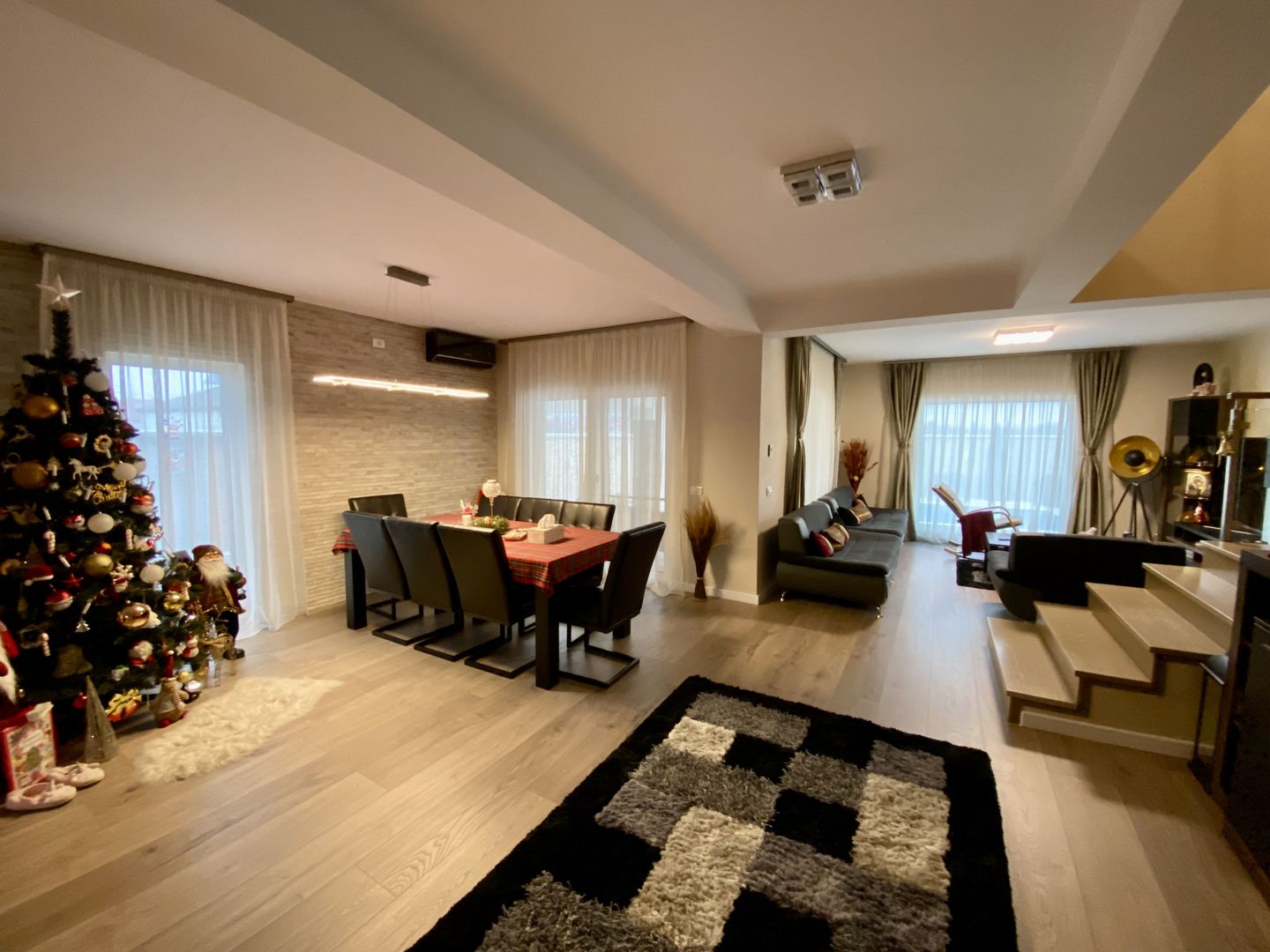 Vila pretabila pentru doua familii - Poză 5