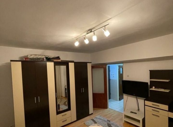Particular închiriez Garsonieră dublă 420€ Mega mall - Poză 3