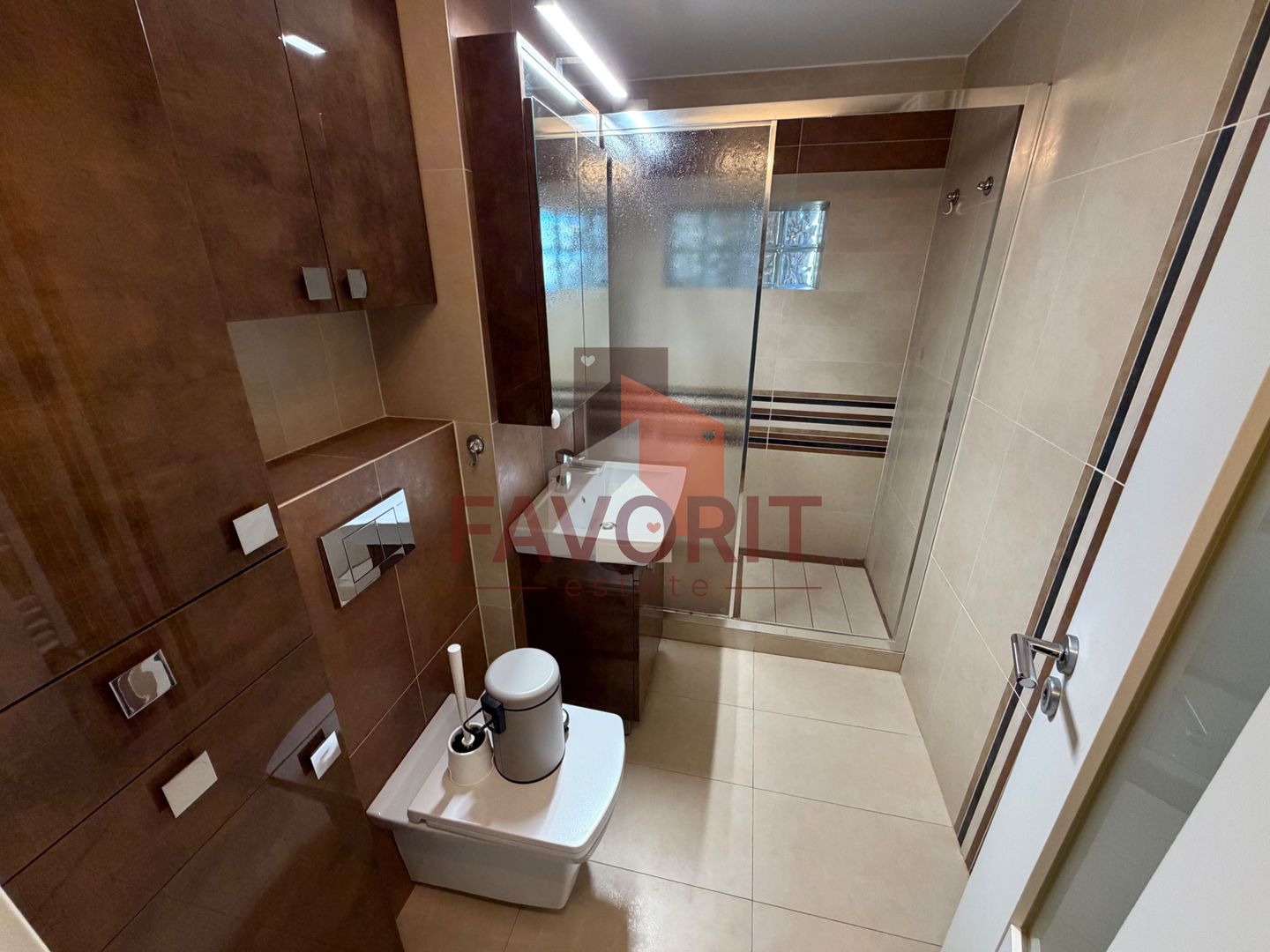 Etaj 2. Disponibil imediat. Garaj. Pozitie excelenta - Poză 18