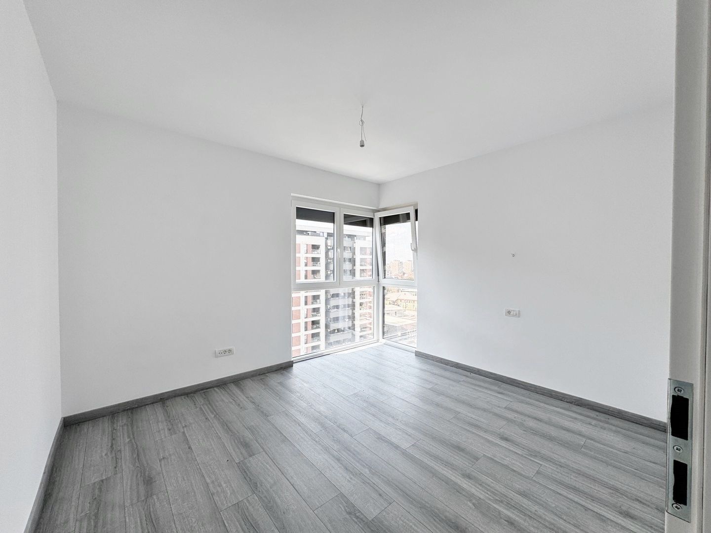 Apartament cu 3 camere, Adora Park. cu 2 locuri de parcare - Poză 5