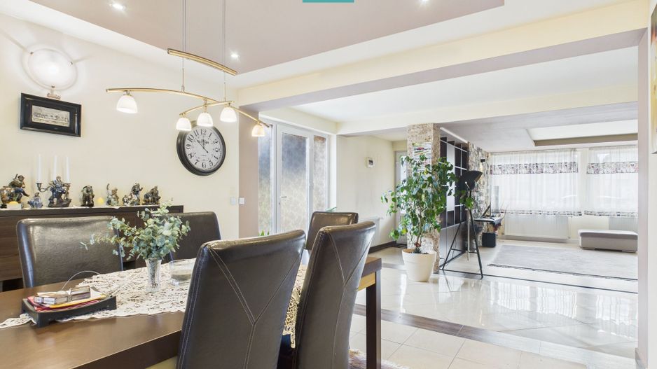 Vilă elegantă cu etaj în Zădăreni - Poză 8