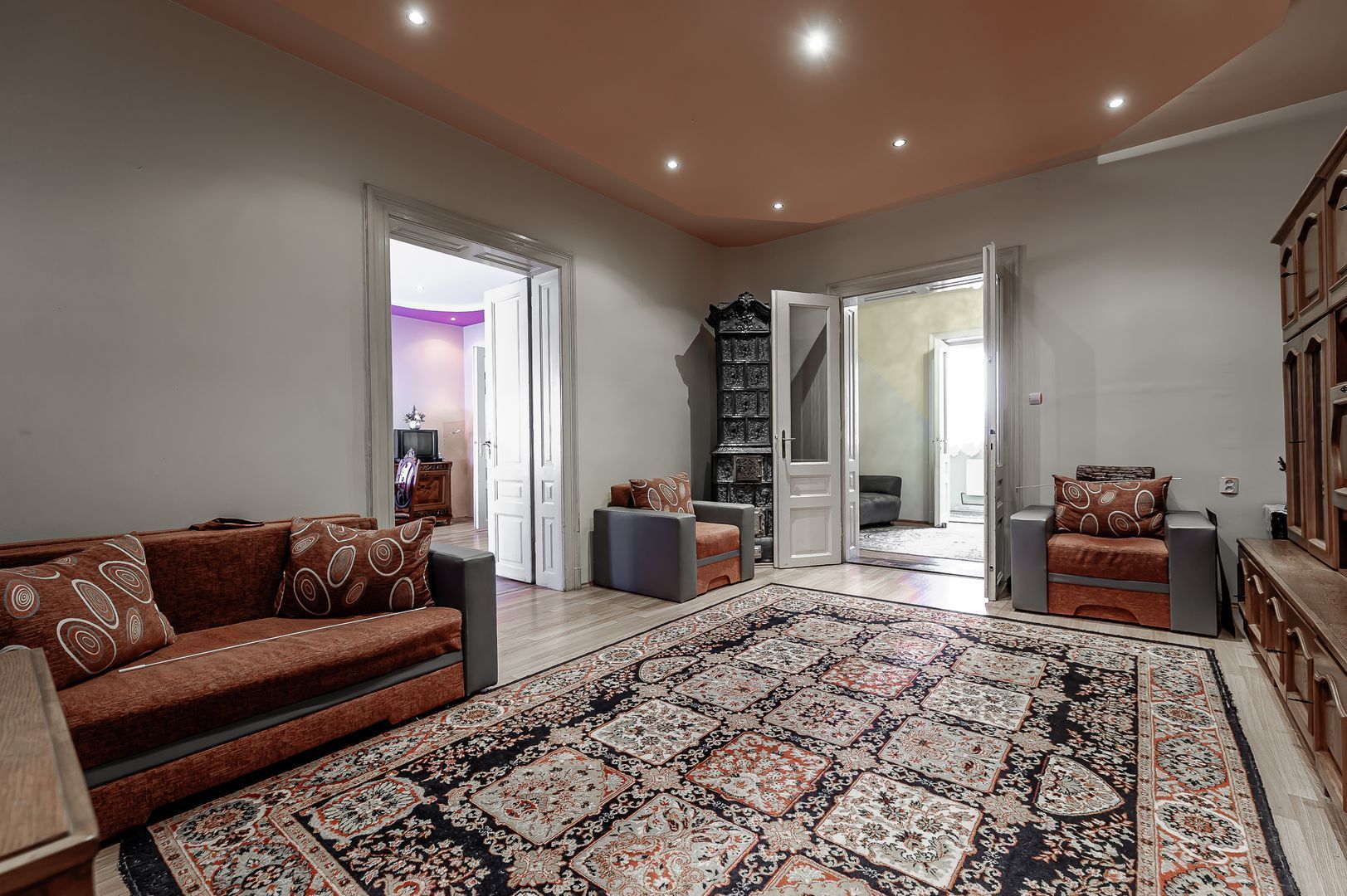 Locuință spațioasă cu grădină mare în Aradul Nou, calea Timișorii - Poză 1